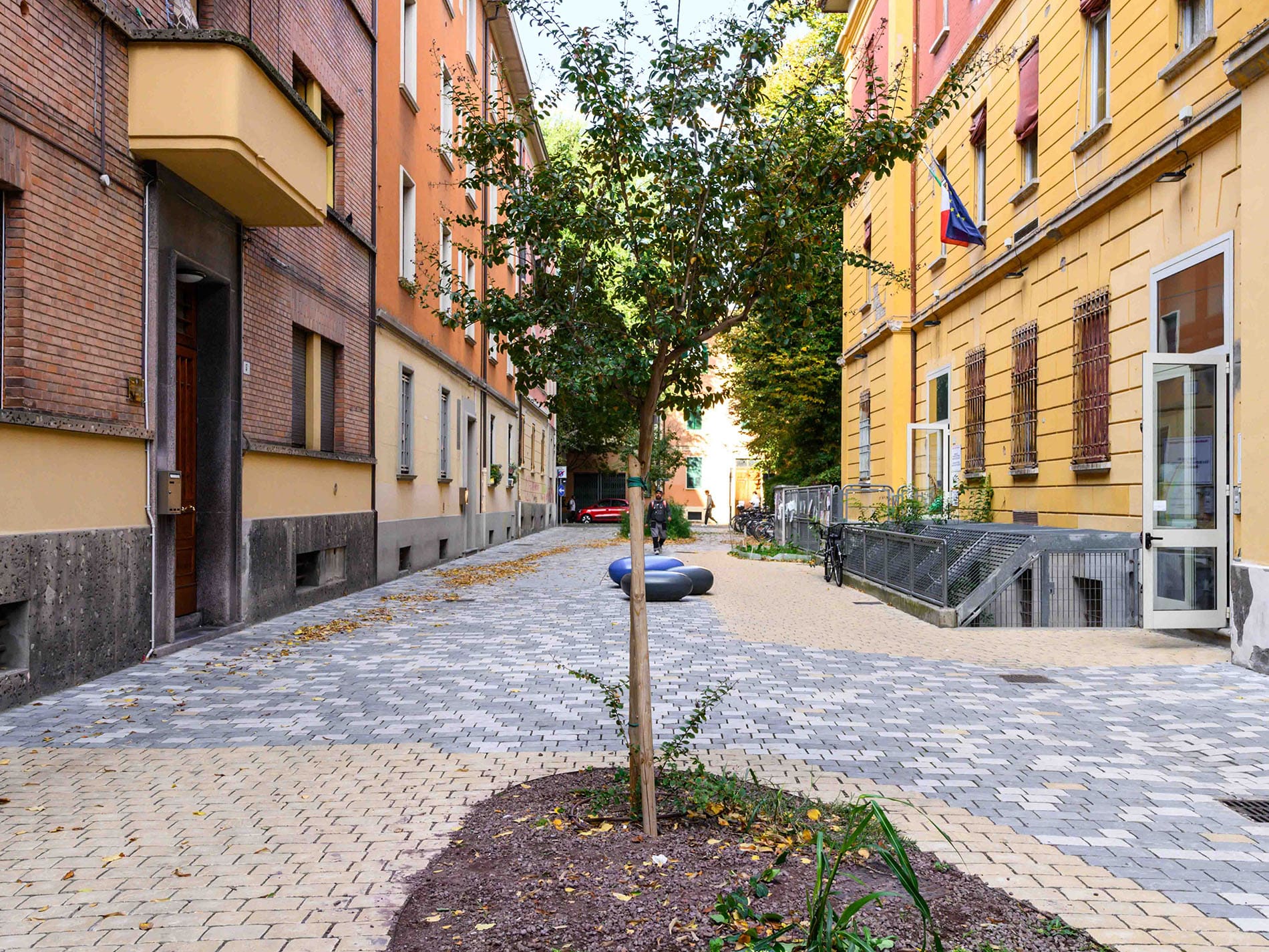 Piazza scolastica via Di Vincenzo