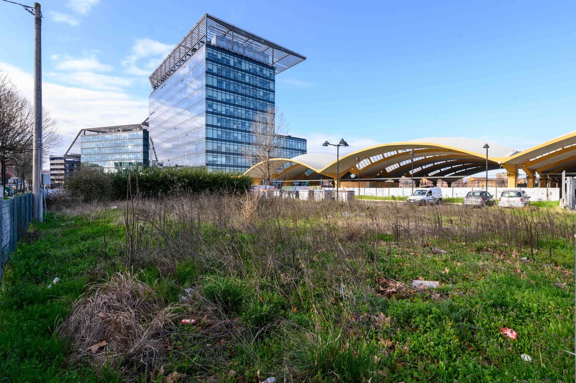 Giardino Piazza Lucio Dalla prima dei lavori di riqualificazione