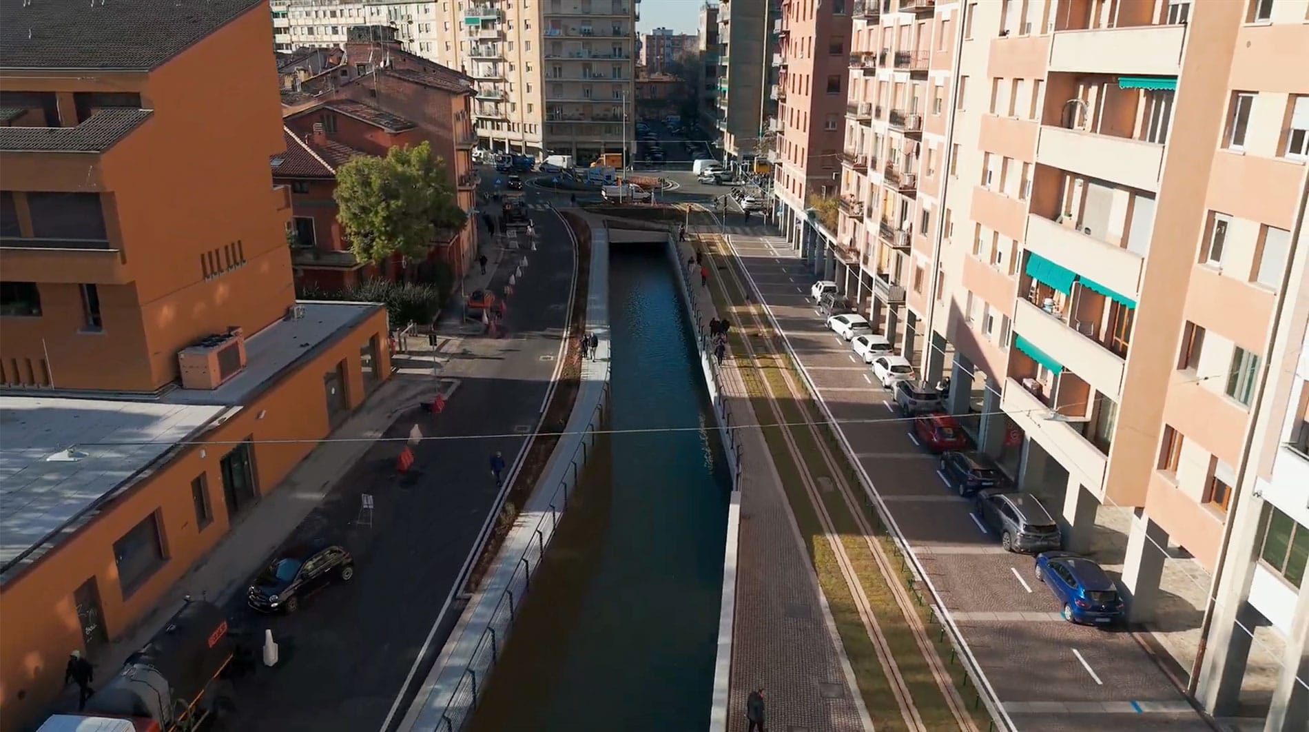 Via Riva Reno dopo i lavori con il canale scoperchato